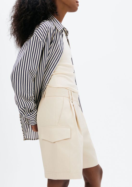 Foto do produto: Shorts Feminino Cargo Em Alfaiataria - Creme