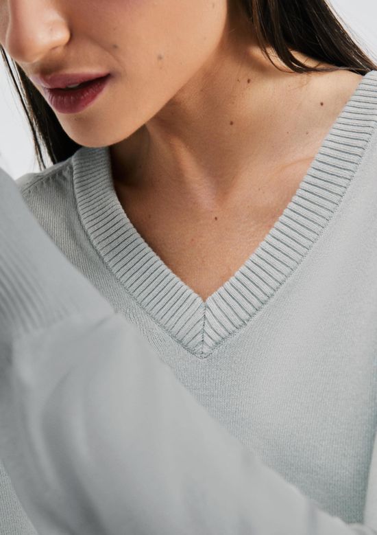 Foto do produto: Blusão Feminino Decote V Em Tricô - Cinza