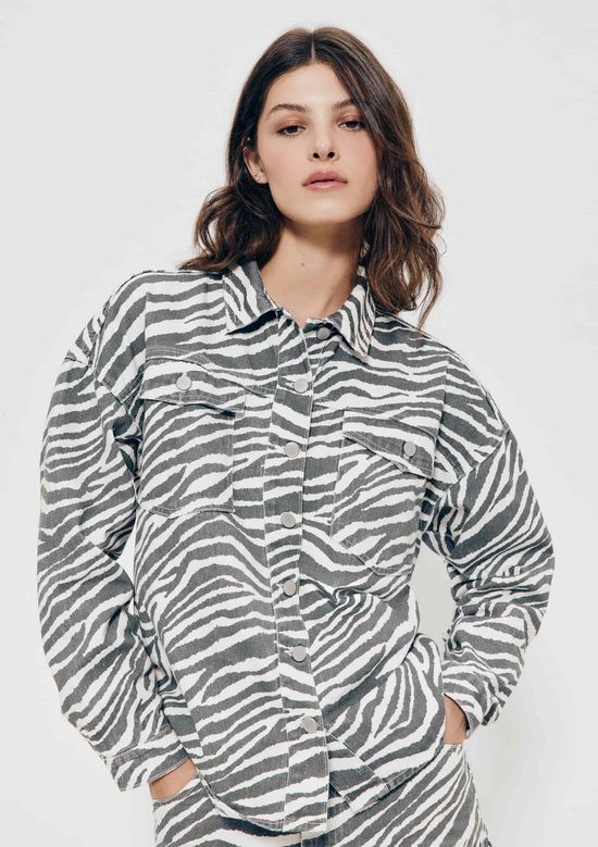 Foto do produto: Camisa Feminina De Sarja Animal Print  - Preto