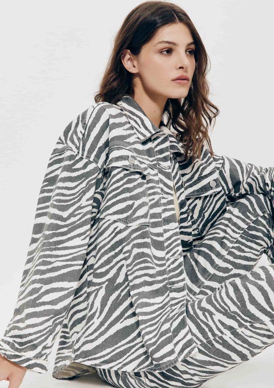 Foto do produto: Camisa Feminina De Sarja Animal Print  - Preto