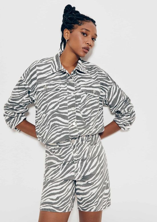 Foto do produto: Bermuda Feminina De Sarja Animal Print  - Preto