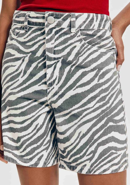 Foto do produto: Bermuda Feminina De Sarja Animal Print  - Preto