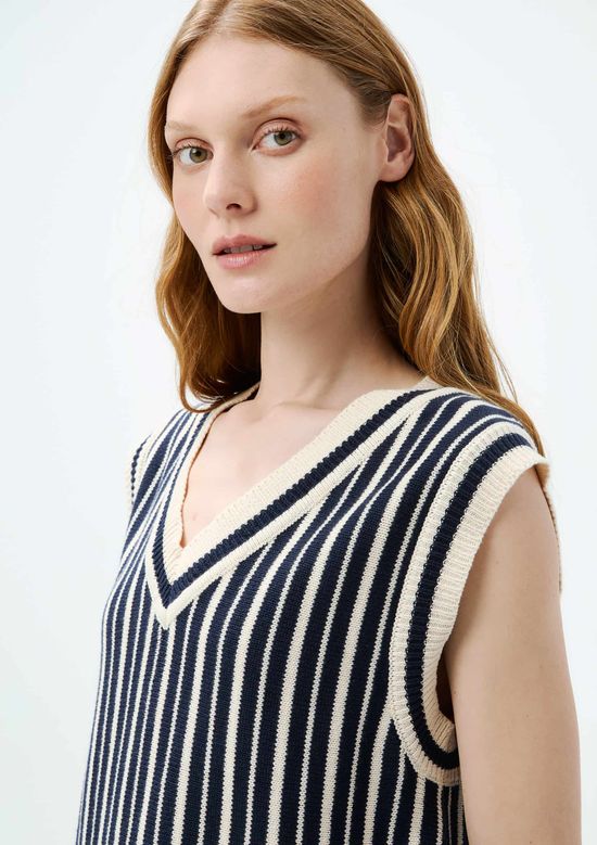 Foto do produto: Colete Feminino Fio Tinto Em Tricô - Azul