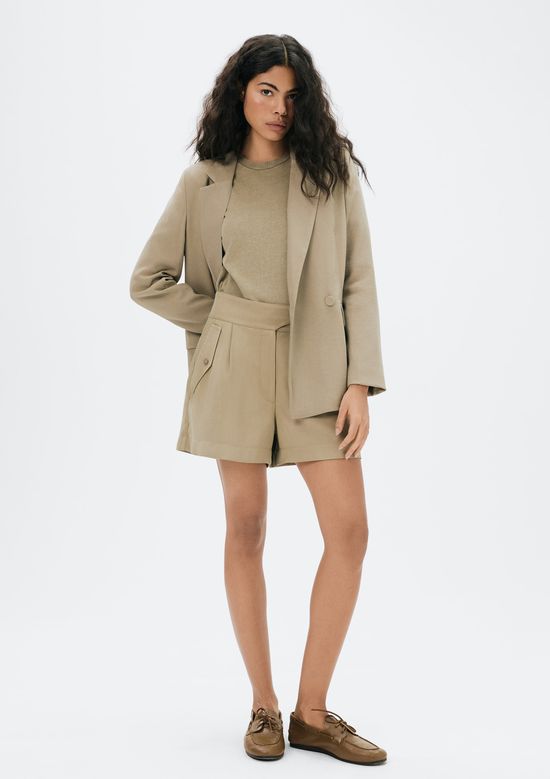Foto do produto: Shorts Feminino Com Pregas Em Alfaiataria - Bege