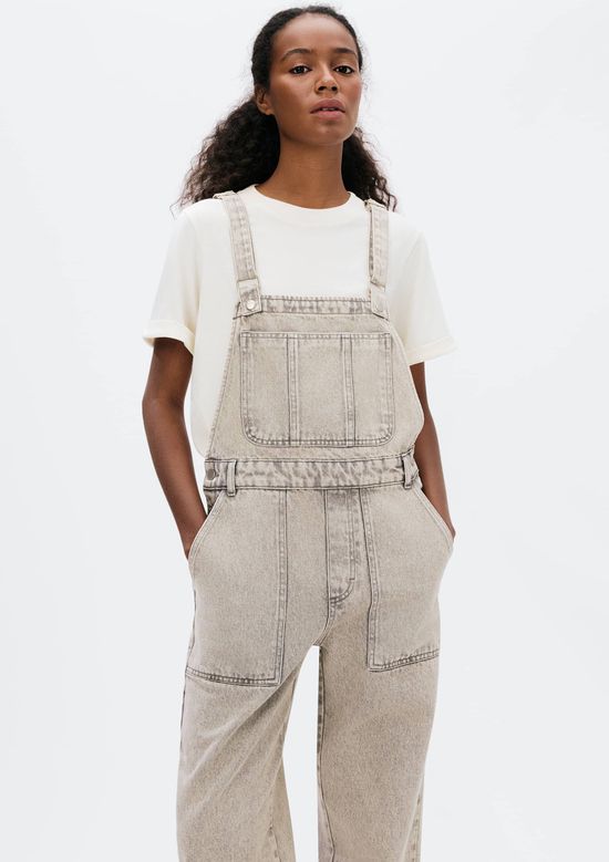 Foto do produto: Jardineira Reta Em Jeans Leve - Cinza