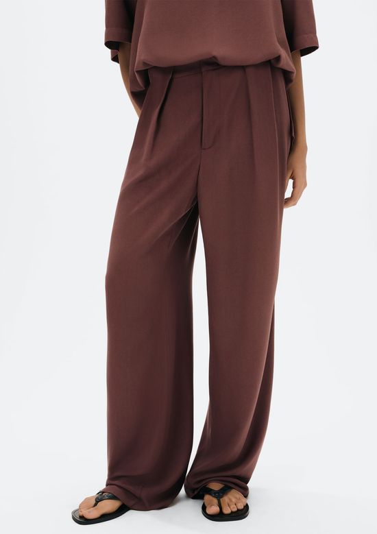 Foto do produto: Calça Feminina Reta Cintura Média Em Viscose - Vinho