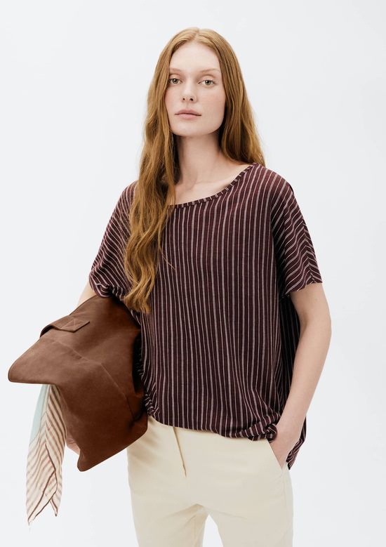 Foto do produto: Blusa Feminina Manga Curta Estampada - Vinho