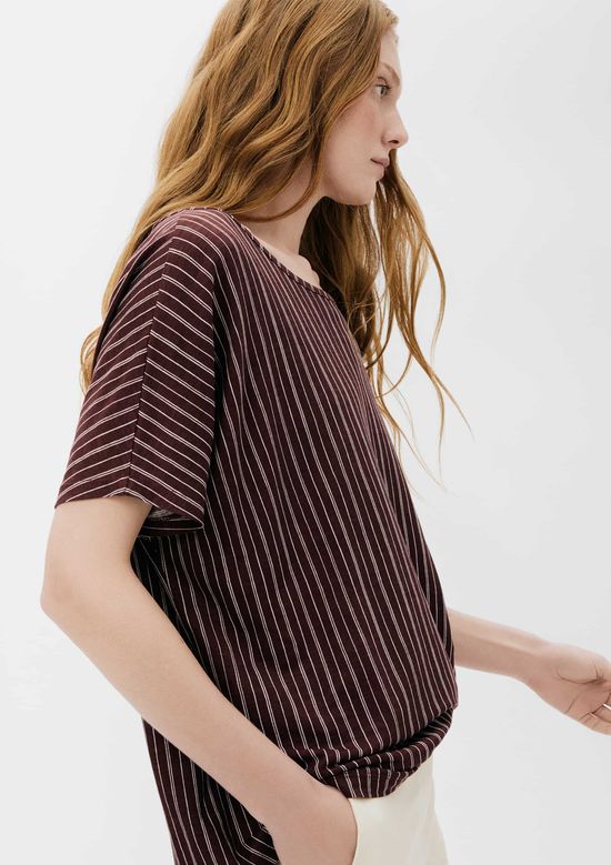 Foto do produto: Blusa Feminina Manga Curta Estampada - Vinho