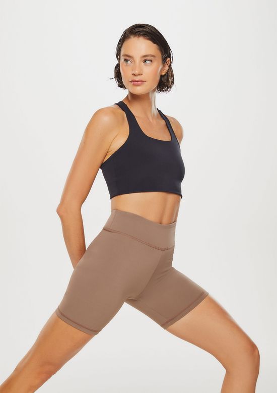 Foto do produto: Bermuda Esportiva Feminina Biker com Fio LYCRA® - Marrom