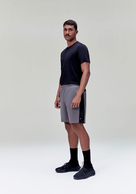 Foto do produto: Bermuda Esportiva Masculina Com Recortes - Cinza