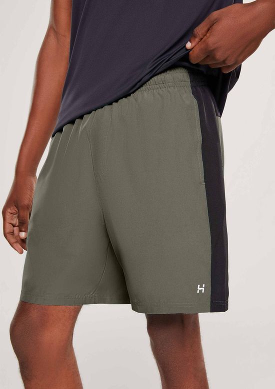 Foto do produto: Bermuda Esportiva Masculina Com Recortes - Verde