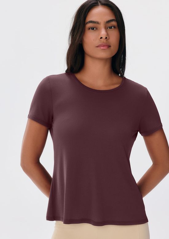 Foto do produto: Camiseta Esportiva Feminina Básica Easy Care - Vinho