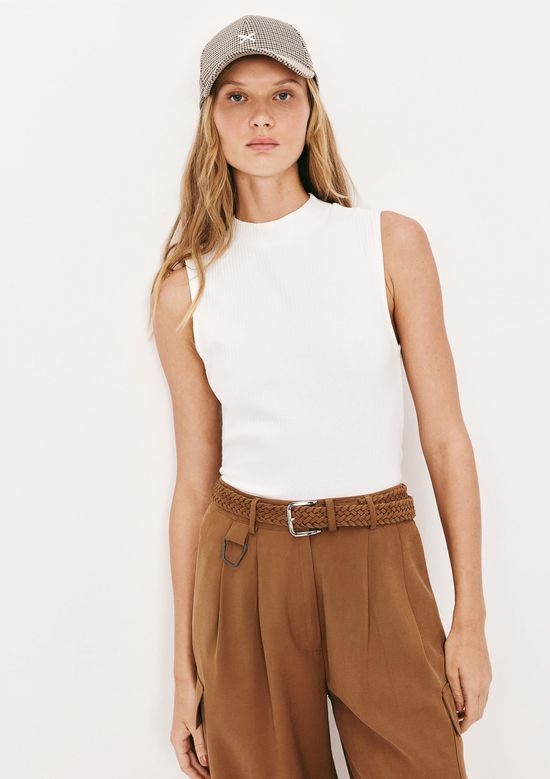 Foto do produto: Regata Básica Feminina Gola Alta Em Ribana Canelada - Off white
