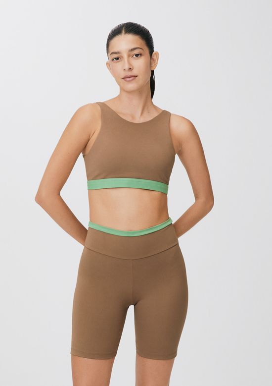 Foto do produto: Bermuda Esportiva Feminina Com Fio Lycra® - Marrom