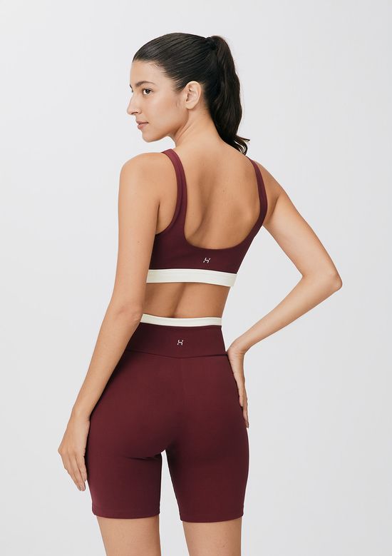 Foto do produto: Bermuda Esportiva Feminina Com Fio Lycra® - Vinho