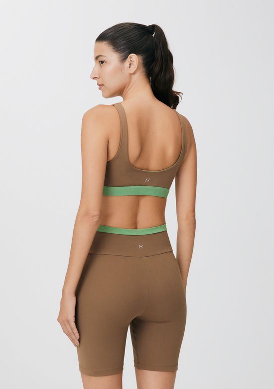 Foto do produto: Bermuda Esportiva Feminina Com Fio Lycra® - Marrom