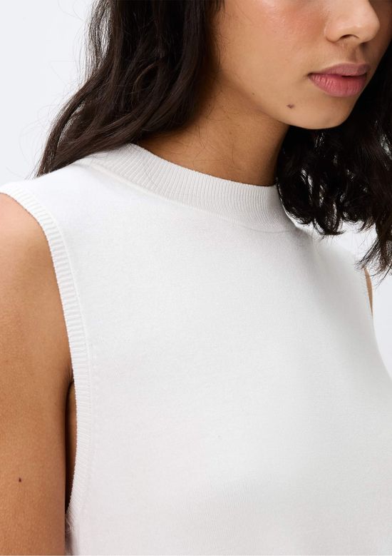 Foto do produto: Regata Feminina Gola Alta Em Tricô Leve - Off white