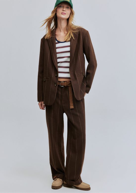 Foto do produto: Blazer Unissex Oversized Risca De Giz Hering + Welcome - Marrom