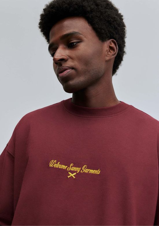 Foto do produto: Camiseta Unissex Box Bordado Hering + Welcome - Vinho