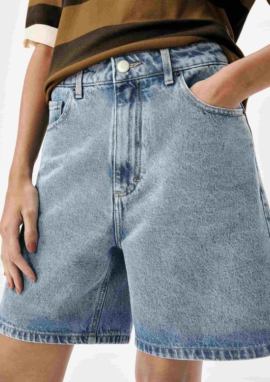 Foto do produto: Bermuda Jeans Feminina Cintura Média - Azul
