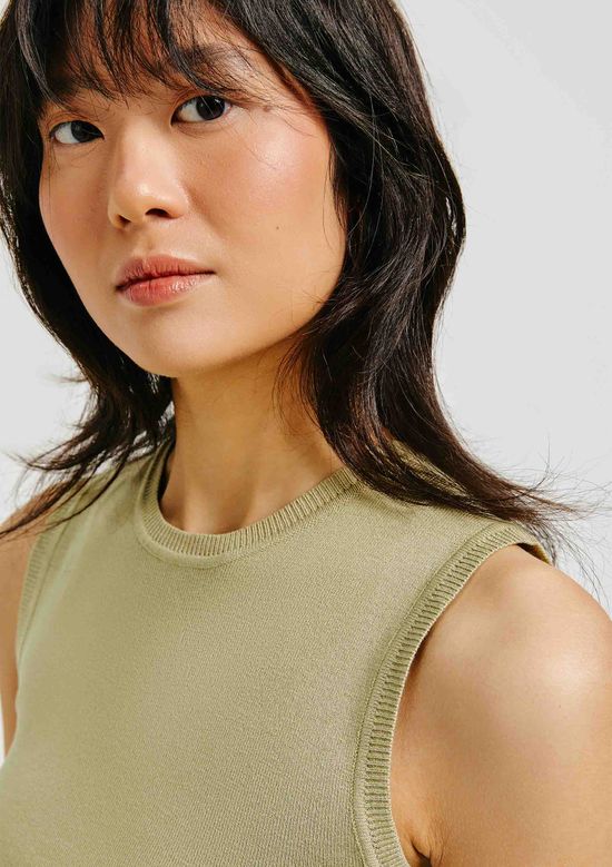 Foto do produto: Regata Básica Feminina Cropped Em Tricô - Verde