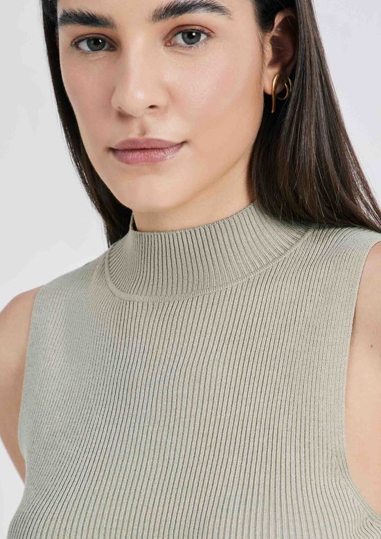Foto do produto: Regata Básica Feminina Gola Alta Em Tricô Canelado - Verde