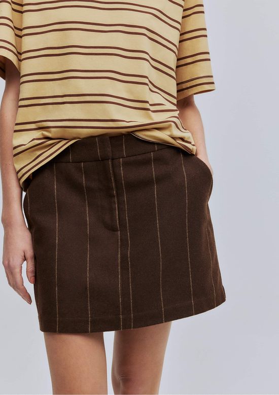 Foto do produto: Saia Curta Em Alfaiataria Risca De Giz Hering + Welcome - Marrom