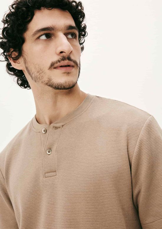 Foto do produto: Camiseta Masculina Henley Texturizada - Marrom