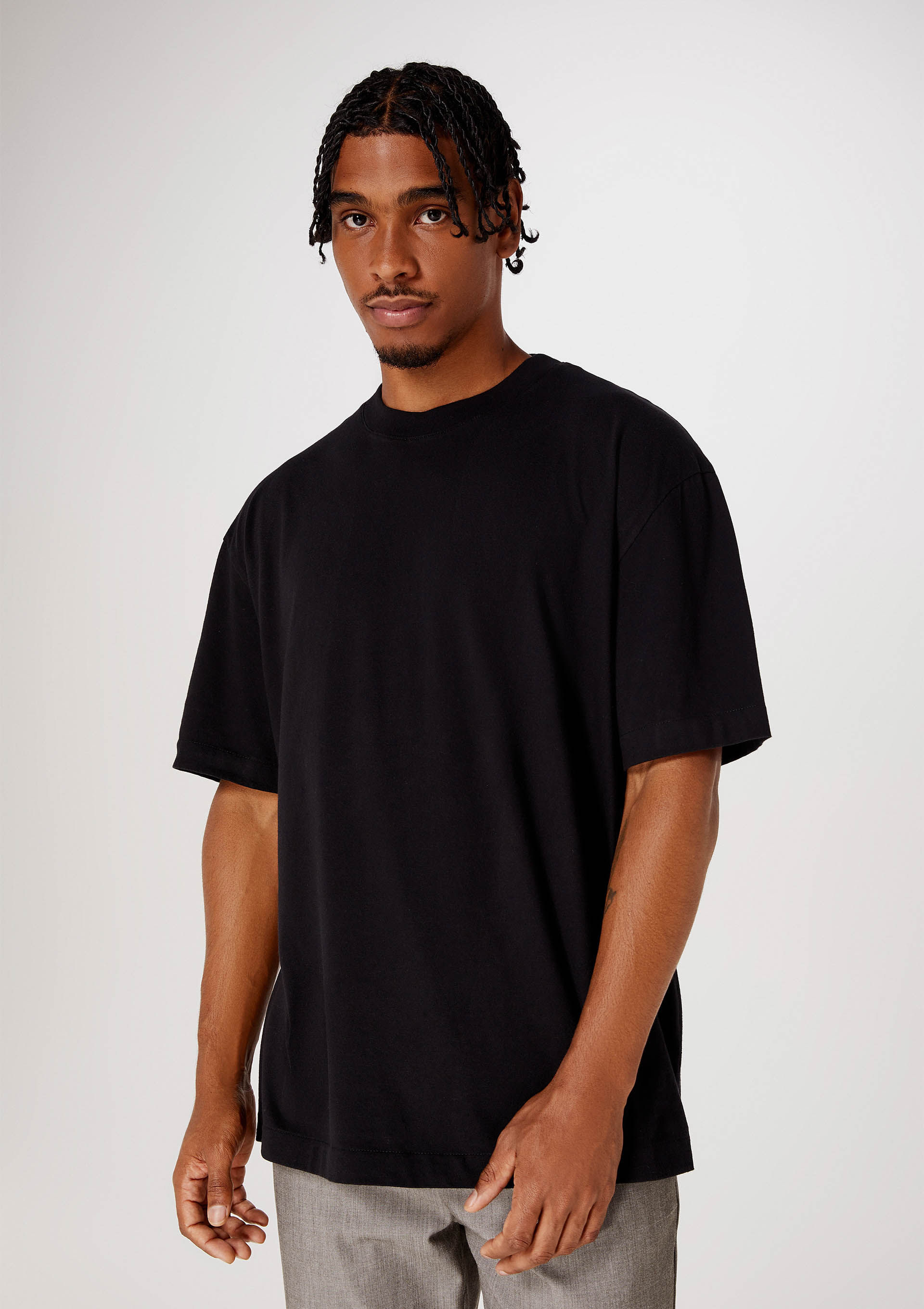 Camiseta Básica Masculina Oversized - Preto Menor preço em Camiseta Básica Masculina Oversized - Preto