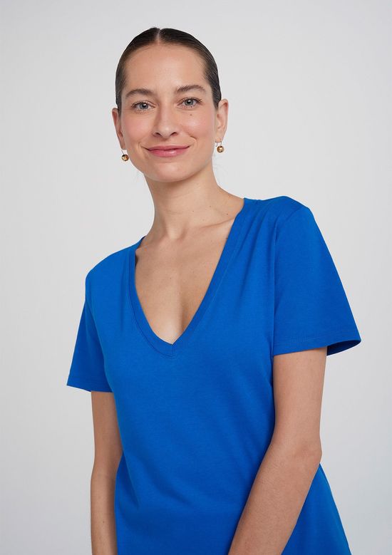 Foto do produto: Blusa Básica Feminina Em Algodão Com Decote V - Azul