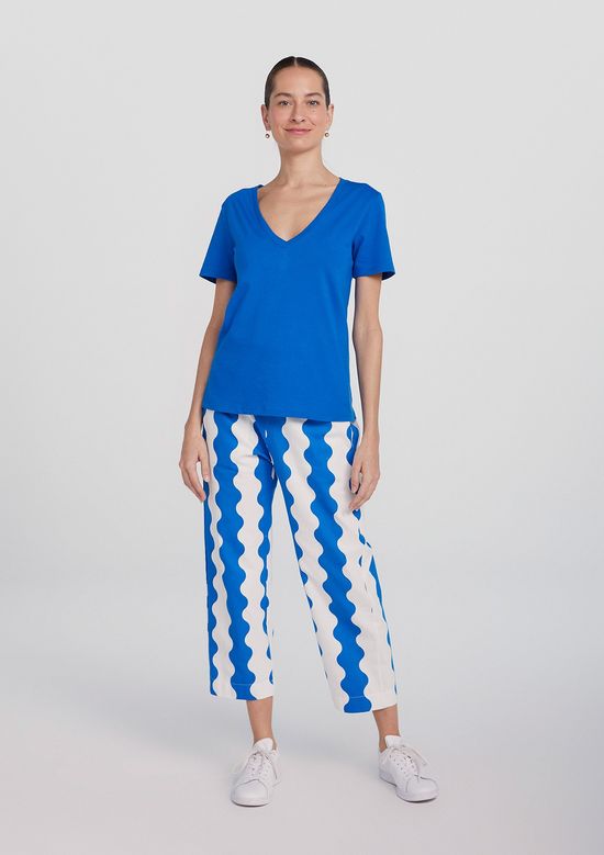 Foto do produto: Blusa Básica Feminina Em Algodão Com Decote V - Azul