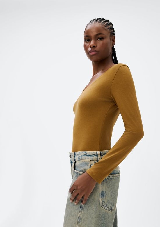 Foto do produto: Blusa Básica Feminina Manga Longa Slim Decote V - Marrom