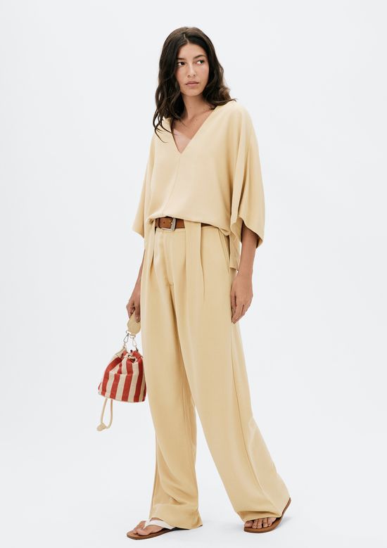 Foto do produto: Blusa Feminina Decote V Manga 3/4 - Bege