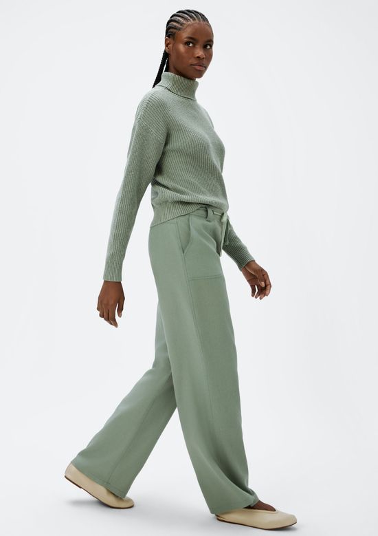 Foto do produto: Blusão Feminino Em Tricô Gola Alta - Verde