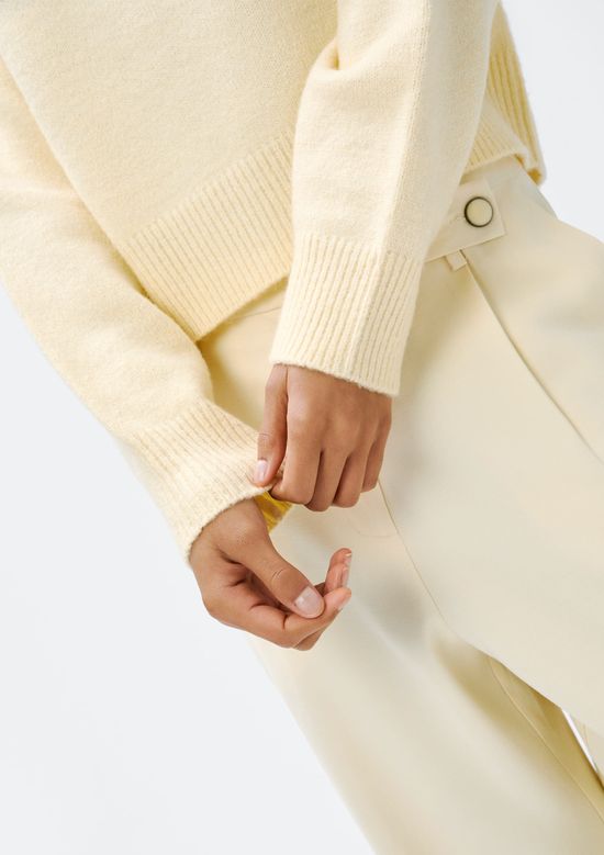 Foto do produto: Blusão Básico Feminino Em Tricô - Creme