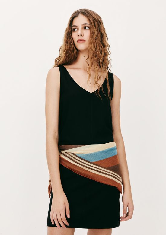Foto do produto: Vestido Curto Com Decote V - Preto