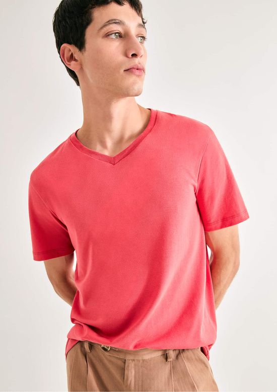 Foto do produto: Camiseta Básica Masculina Slim Gola V Em Malha Flamê - Vermelho