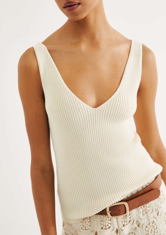 Foto do produto: Regata Feminina Decote V Em Tricô Leve - Off white