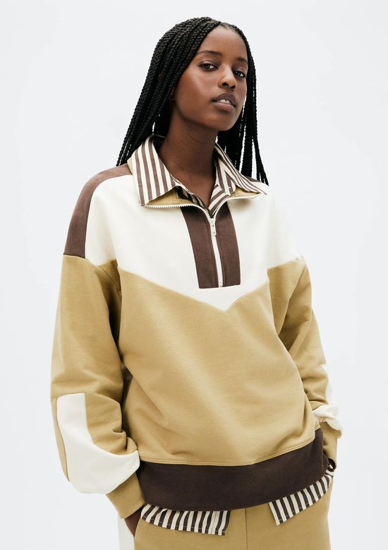 Foto do produto: Blusão Feminino Gola Alta Em Moletom - Caqui