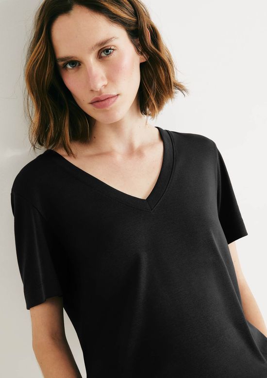 Foto do produto: Blusa Feminina Decote V - Preto