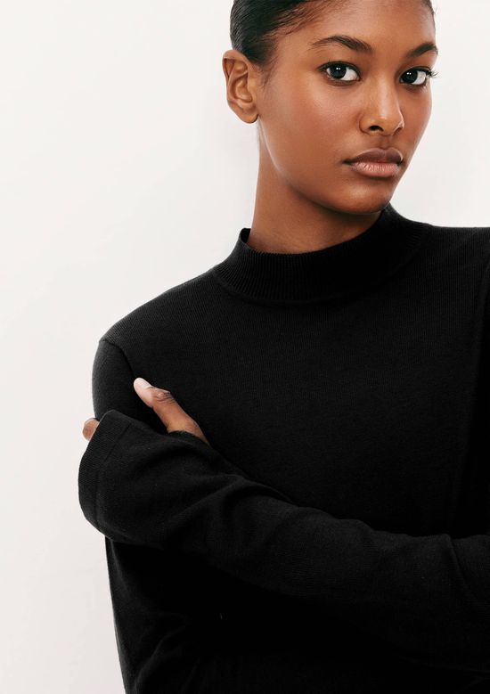 Foto do produto: Blusa Feminina Gola Alta Em Tricô - Preto