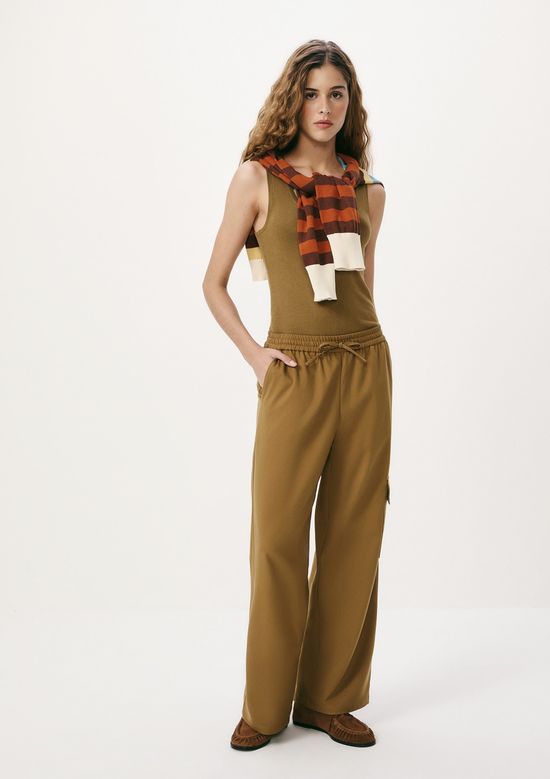 Foto do produto: Regata Feminina Slim Decote U Em Tricô De Viscose - Marrom