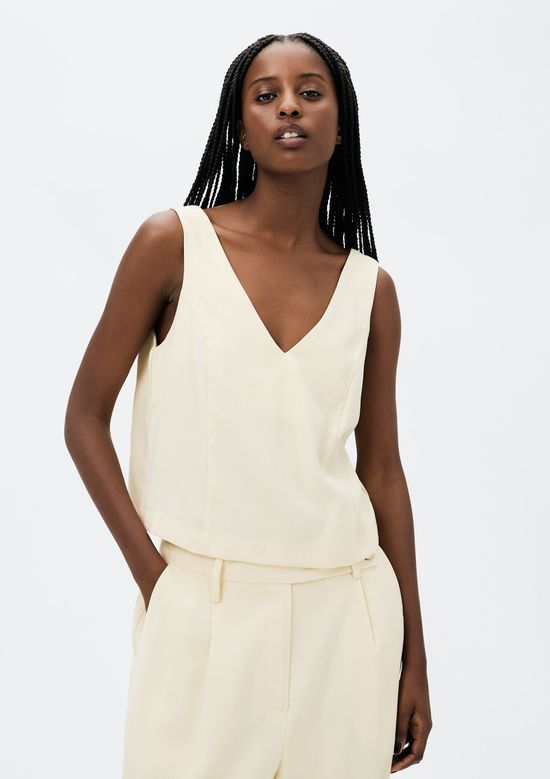 Foto do produto: Regata Feminina Decote V Em Viscose - Creme