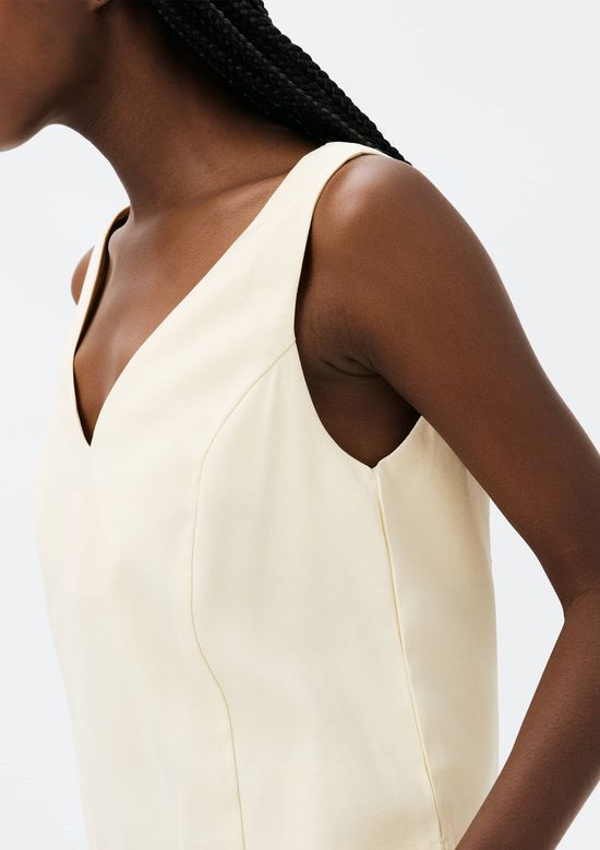 Foto do produto: Regata Feminina Decote V Em Viscose - Creme