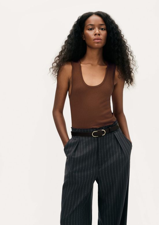 Foto do produto: Regata Feminina Slim Decote U Em Tricô De Viscose - Marrom