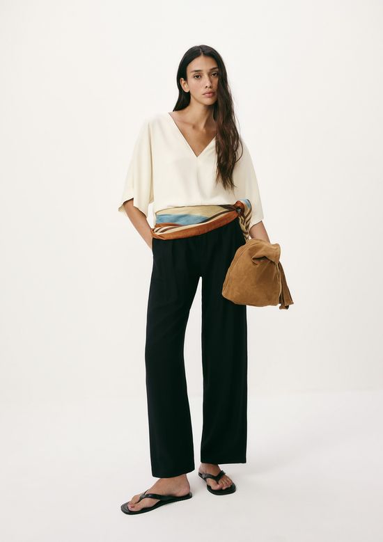 Foto do produto: Calça Feminina Cintura Média Em Viscose Creponada - Preto