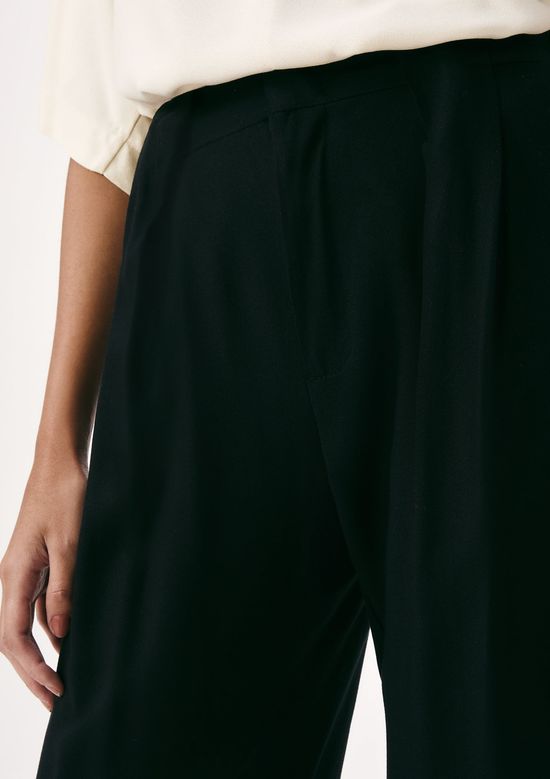 Foto do produto: Calça Feminina Cintura Média Em Viscose Creponada - Preto