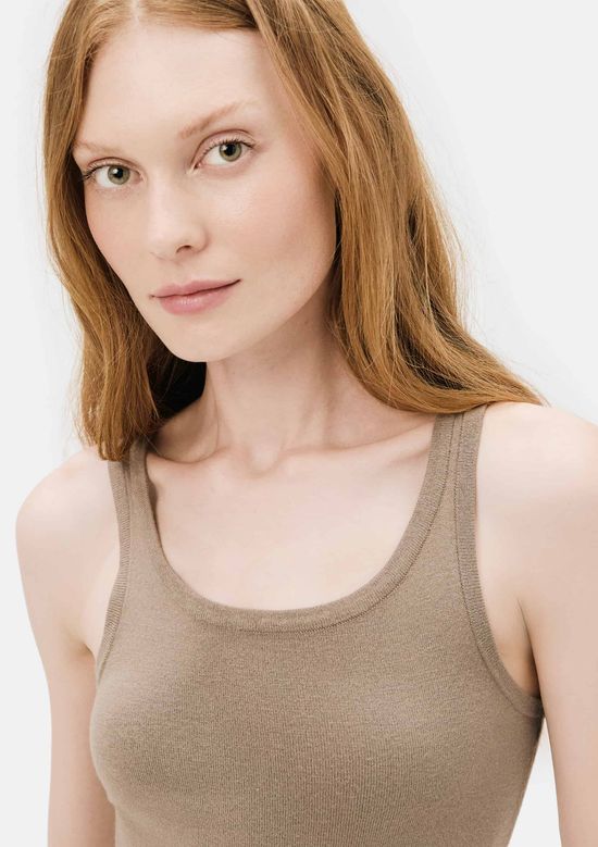 Foto do produto: Regata Feminina Em Tricô Leve - Bege