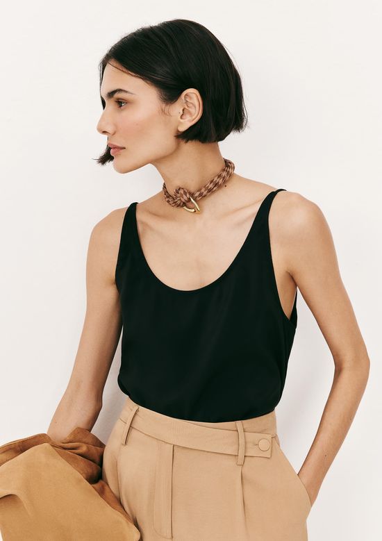 Foto do produto: Regata Feminina Evasê Com Decote Versátil - Preto