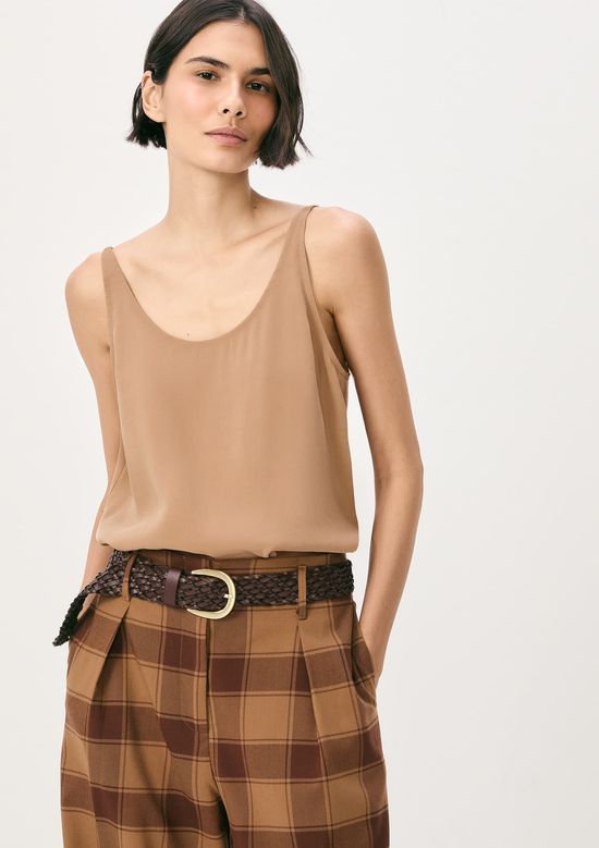 Foto do produto: Regata Feminina Evasê Com Decote Versátil - Bege